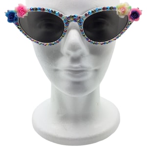 Bling Cat Eye Rhinestone Sunglasses for Women, Crystal Embellished Flower Sunnies, Floral Pattern, Trendy Statement Fashion Eyewear