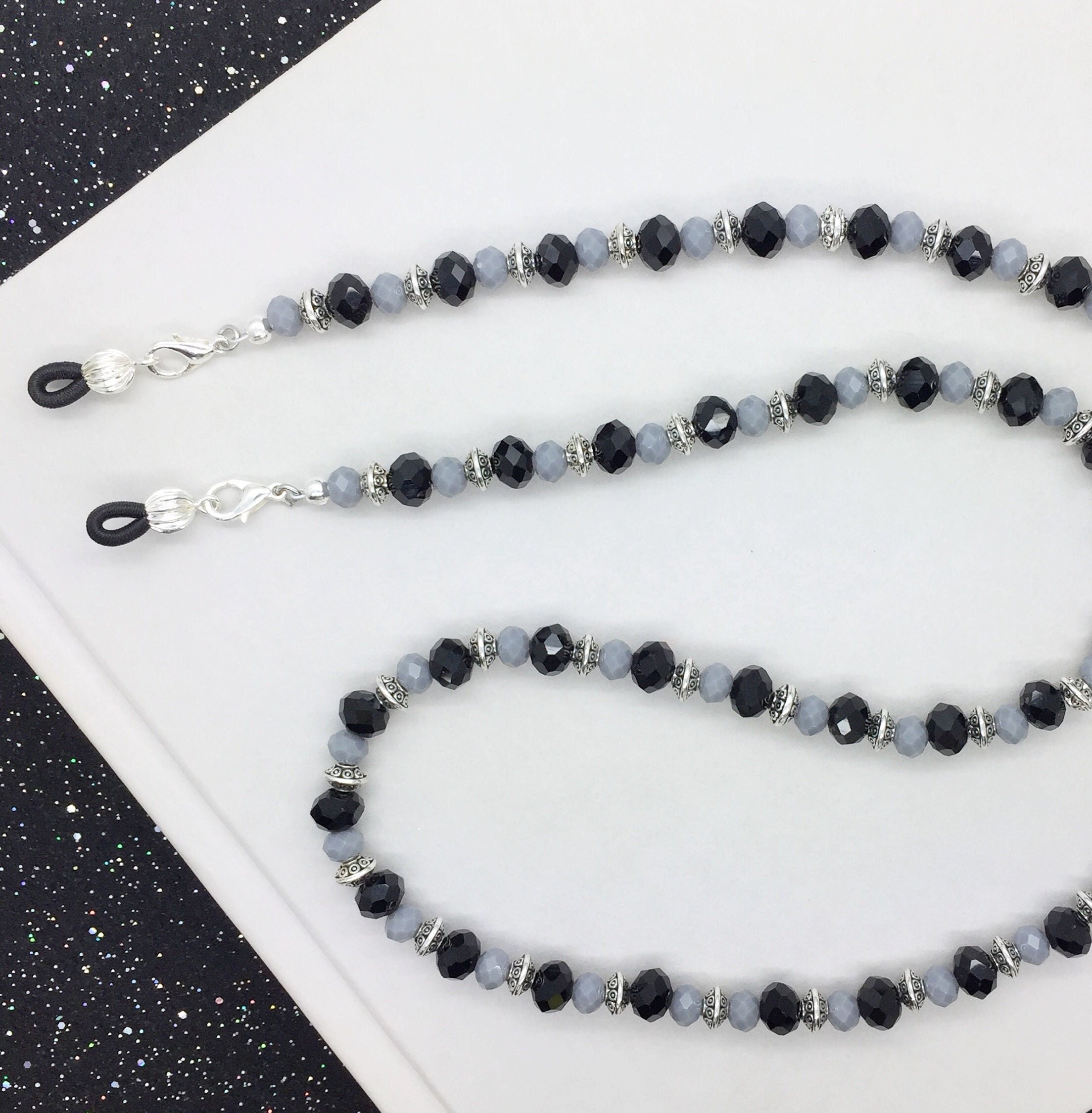 Necklace to deals hold reading glasses