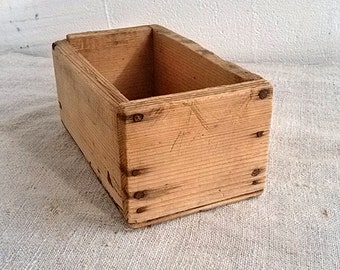 Old wooden box Vintage carpenter tools boxes Old workshop storage container Office treasure box Farmhouse decor Woodworking Home decoration