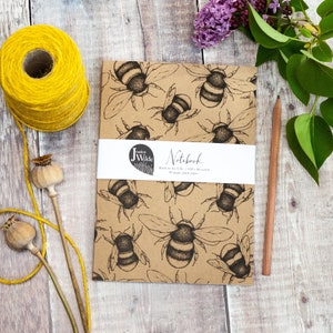 Quaderno Bumble Bee Kraft di Jessica Wilde - Eco A5, pagine semplici o a righe