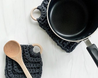 Crochet Pattern |  Crochet Coaster + Pot Holder Set | The PRESINA COASTER + TRIVET Set