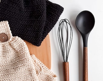 Crochet Hanging kitchen Towel w/ wood button | THE PULITA