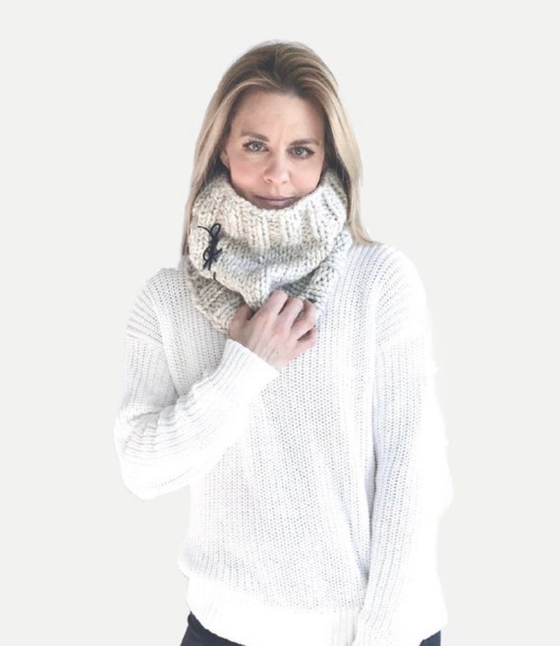 Chunky Knit Cowl with Leather Ties THE URBANO image 1