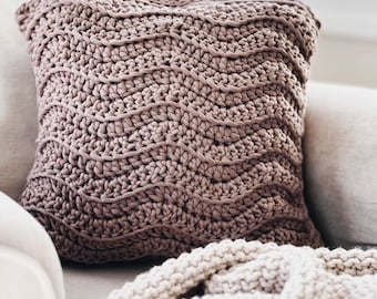 Crochet Pattern | Modern Wavy Ripple Square Pillow Cover | THE FARFALLA