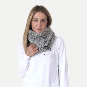 Chunky Knit Cowl with Leather Ties THE URBANO image 2