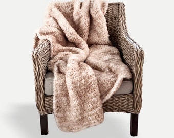 Crochet Faux Fur Blanket Throw | THE PELLICCIA