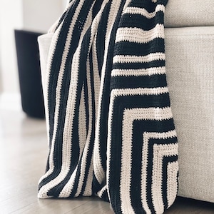 Crochet Pattern | Mitred Crochet Baby Blanket Throw | 3 finish sizes  | THE MITRA