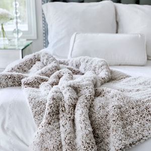 Crochet Pattern |  Faux Fur Crochet Blanket Throw  | THE PELLICCIA