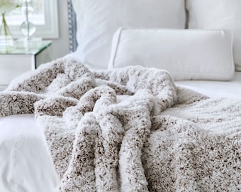 Crochet Pattern |  Faux Fur Crochet Blanket Throw  | THE PELLICCIA
