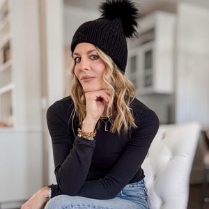 Cappello a doppia tesa in maglia con pompon di pelliccia staccabile / THE BERRETTO / Pronto per la spedizione