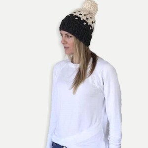 Two-Tone Chunky Fair Isle Slouchy Hat with Pom-Pom Charcoal Grey/Fisherman THE MODELLO image 3