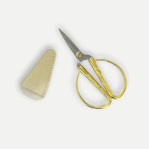 Modern Minimalist Craft Knit + Crochet | STAINLESS STEEL SCISSORS + Sheath | gold