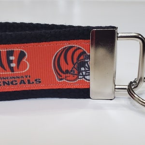 Brelok z wstążką Cincinnati Bengals, prezent specjalny, brelok z motywem futbolu amerykańskiego