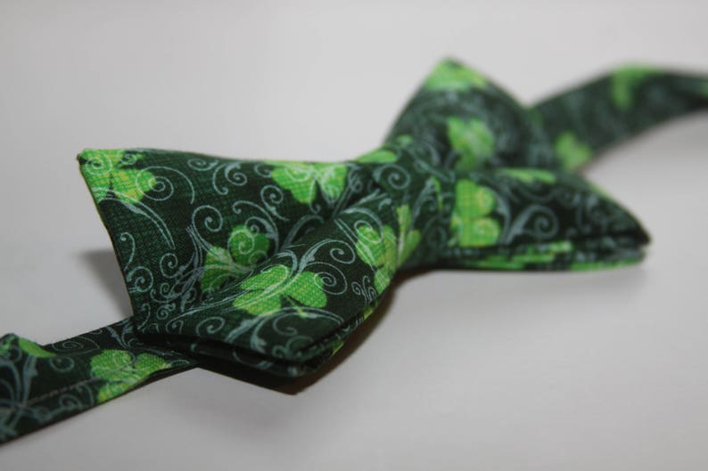 shamrock tie pre tied bow tie double layer bow tie St Patrick/'s Day tie shamrock bow tie Mens bow tie green bow tie