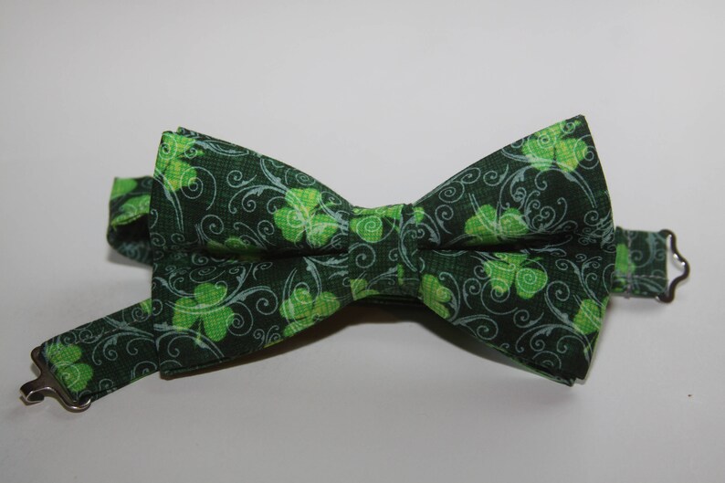 shamrock tie pre tied bow tie double layer bow tie St Patrick/'s Day tie shamrock bow tie Mens bow tie green bow tie