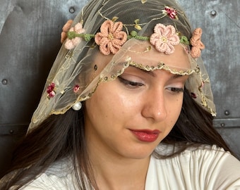 Floral bridal tiara, Bridal headband floral, crochet flower headband, Wedding headband for bride, Bride headband, Boho Bridal headpiece
