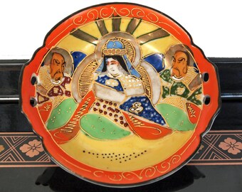Japanese Dish. Yokoi Sei-Ichi Shoten. Painted Trinket Bowl. Candy Dish. Orange, Gold, Green. Rising Sun. Samurai Warriors. Vintage Japanese