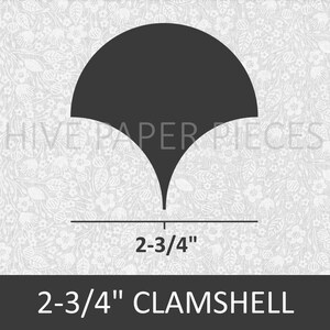 Puede incluir: Una forma de concha de color gris oscuro, de 7 cm de ancho, sobre un fondo con estampado floral. El texto "HIVE PAPER PIECES" es visible. Debajo, el texto dice "2-3/4" CLAMSHELL" con un logotipo de abeja.