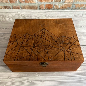 Night Court Symbol Wooden Box - hand-burnt - mountains and stars A Court Of Mist And Fury / Sarah J Maas / ACOTAR / ACOMAF / ACOWAR