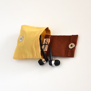 Handmade earphones holder, headphones holder, earphones case, vegan, in fabric no leather, gift idea, bag organizer, organizer office idea