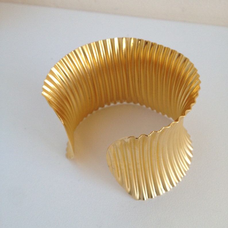rigido in ottone dorato 80s rigid Bracciale vintage nuovo anni 80 originale Vintage new bracelet in golden brass