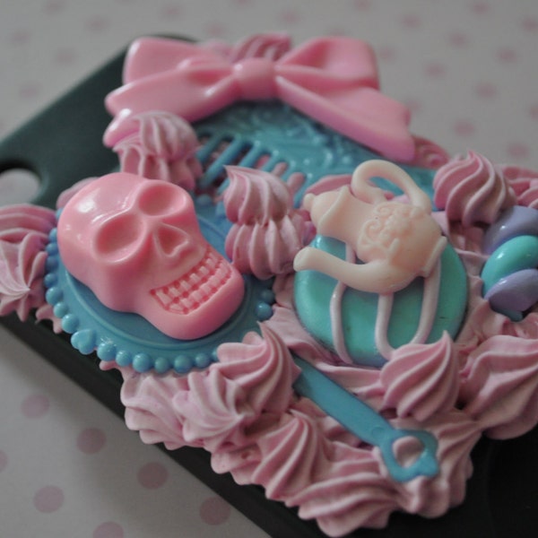 SALE iPhone 4/4S Pastel Skull Decoden Case