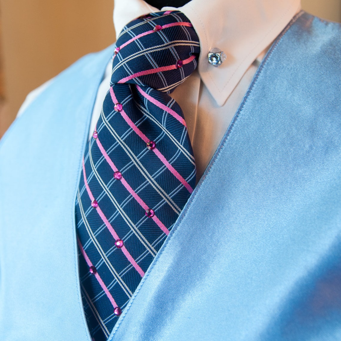 collar bar shirt with tie