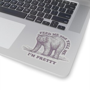 Adesivo orso - Dammi da mangiare e dimmi che sono carina - Adesivo trasparente - Adesivo fustellato - Adesivo di dimensioni personalizzate - 4 dimensioni disponibili