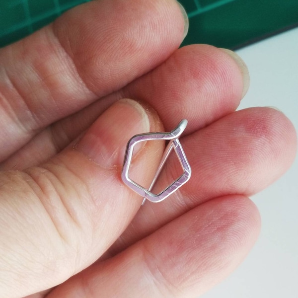 Kolczyk do pępka w geometryczne kształty: hipoalergiczny piercing pępka