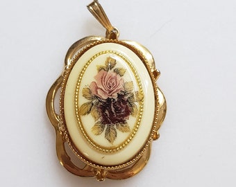 Vintage Costume Jewelry - Roses Pendant