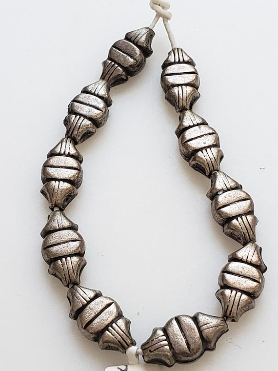 Vintage East Indian Lightweight Hollow Metal Alloy Ethnic Style Beads 10 pcs, EMIS-05