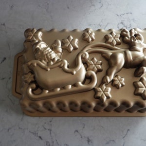 Nordic ware santa's sleigh loaf pan sales