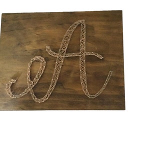String Art Letter A Monogram Sign - placa de madeira - feita sob encomenda - decoração do quarto - placa de letra - inicial