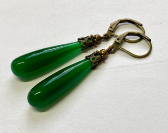 Magpie Lilly's jade green pendulum | Earrings