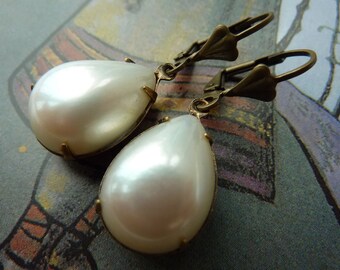 Magpie Lillys cream droplets | Earrings