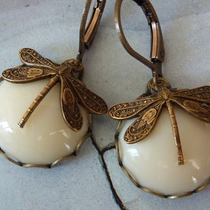 Elster Lilly's cream-white bell image 2