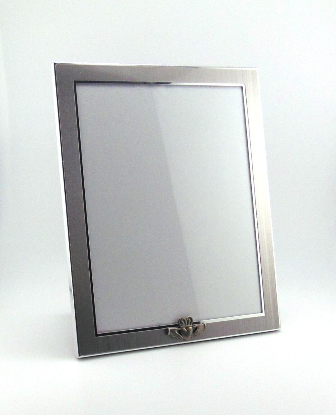Claddagh Design 8 X 6 Portrait Picture Frame - Claddagh Photo Frame ...