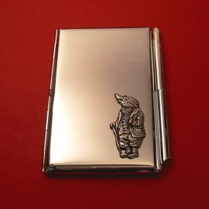 Herr Dachs Chrome Notebook & Stift Karte Halter - Tasche Notizblock Notizbuch - Wind in den Weiden Geschenk - Vatertag Weihnachtsgeschenk