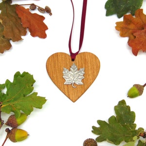 Maple Leaf design Oak Wooden Heart Decoration Ornament - Maple Leaf Gift - Canada Gift - Christmas Decoration 2025 - Canadian Mum Dad Gift