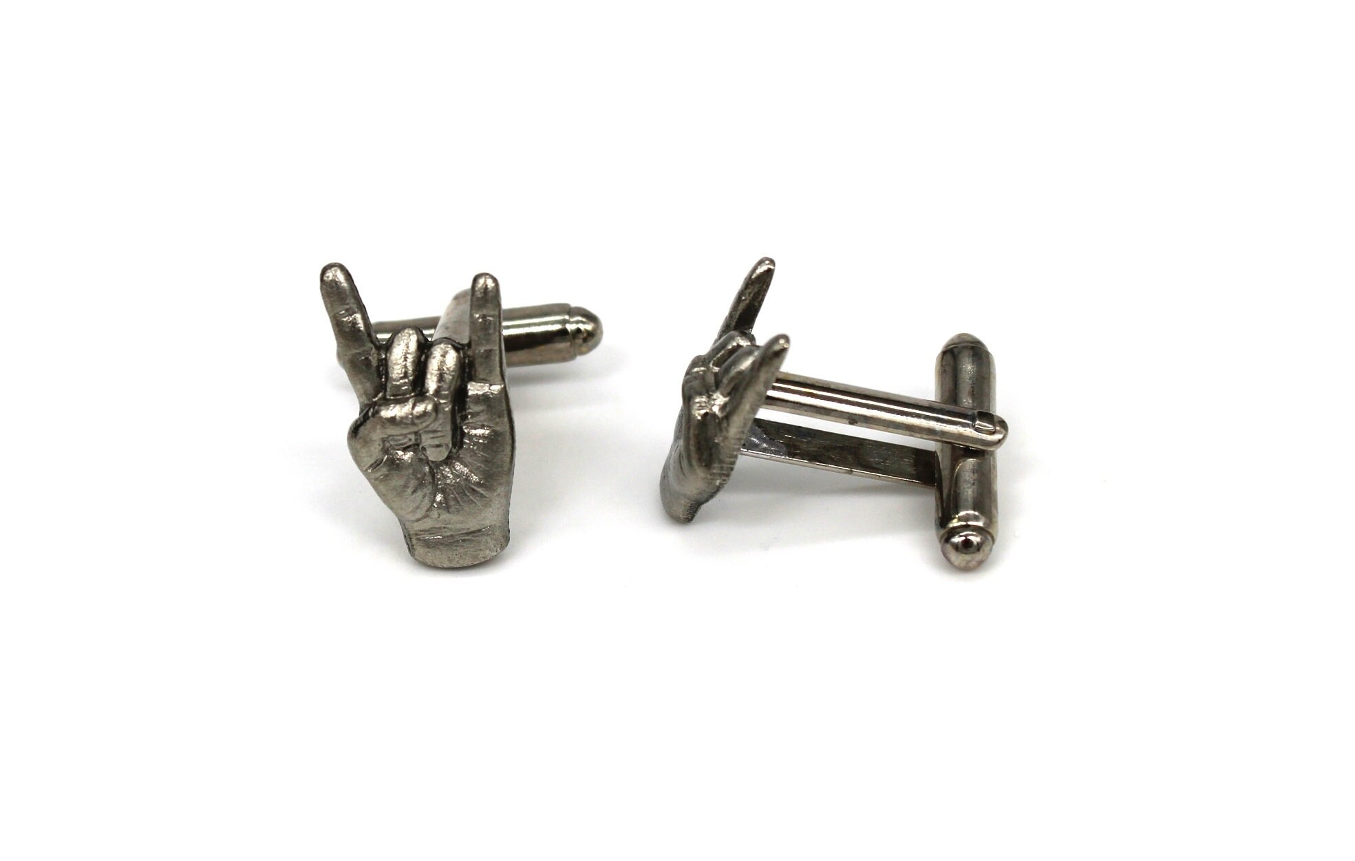 Boutons de manchette en forme de note de musique – Une paire de boutons de manchette ronds noirs avec notes de musique présentées dans une boîte cadeau, Métal