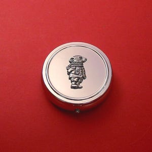 Ratty Pewter Motif on Round Mint / Pill Box - Wind in the Willows Gift - Wedding Anniversary Christmas Gift