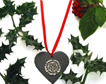 Tudor Rose Natural Slate Heart Hanging Ornament - Christmas Decoration 2026 - Tudor Gift - Floral Decor - Mum Dad Christmas Gift