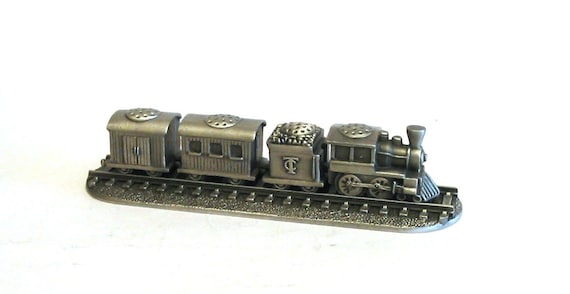 Thimble Train Set Pewter Made In England Collectible Thimbles NEW 