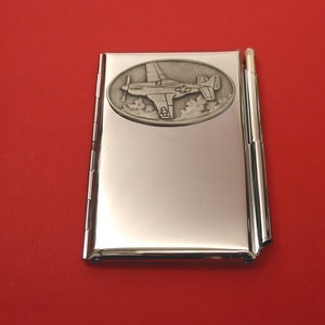Mustang P-51 WW2 Fighter Plane Chrome Notebook & Pen Card Holder Bloc de notas Nota Madre Aniversario Boda Regalo de Navidad