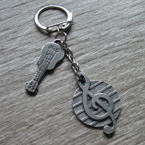 Treble Clef & Ukulele Pewter Combo Keyring - Music Themed Keychain - Ukulele Orchestra Gift
