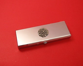 Tudor Rose Design Seven Day Chrome Pill Box - Organisateur de médicaments - Pill Case - Small Trinket Box - English History Tudor Rose Gift