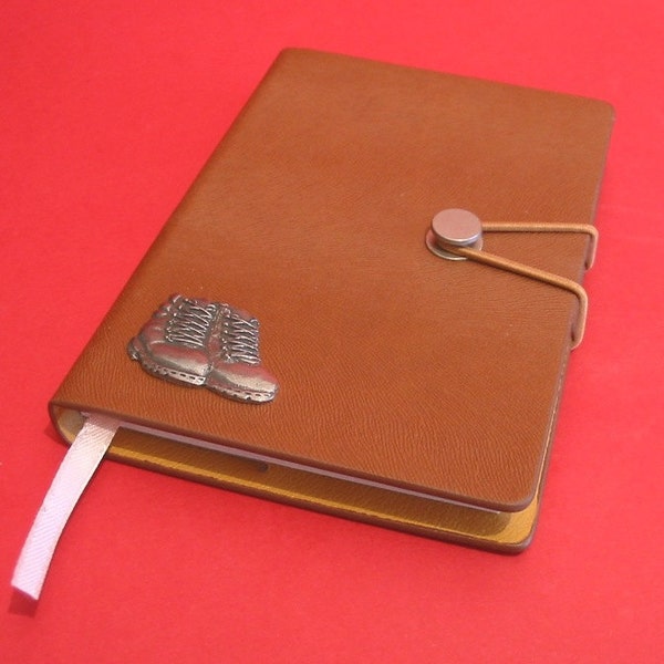 Carnet de notes A6 marron clair avec bottes de marche - Journal de marche - Cadeau de randonnée pédestre - Journal de randonnée - Cadeau pour marcheur - Cadeau de Noël pour meilleur ami