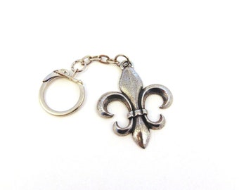 Fleur de Lis Pewter Keyring - Fleur de Lis Keychain for Bridesmaids, Best Friend, Mum, Daughter - Wedding Anniversary Christmas Gift