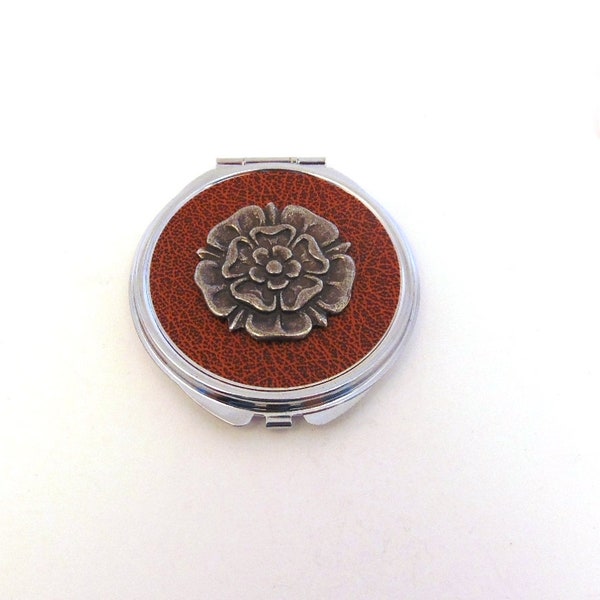 Tudor Rose Design Round Compact Mirror with brown faux-leather finished top - Floral Gift - Mum Girlfriend Wedding Christmas Gift