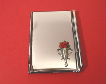 Motif de boutonnière style Poirot avec cristal sur chrome pour carnet de notes et porte-stylo - Cadeau Hercule Poirot - Cadeau de Noël pour mari - Cadeau pour papa